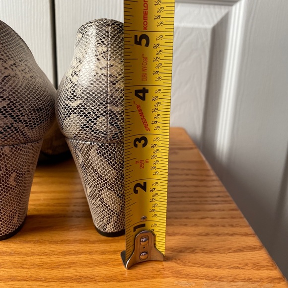 Thierry Rabotin Snake Print Block Heel Pumps SZ 39 (8.5 US) - Picture 9 of 9